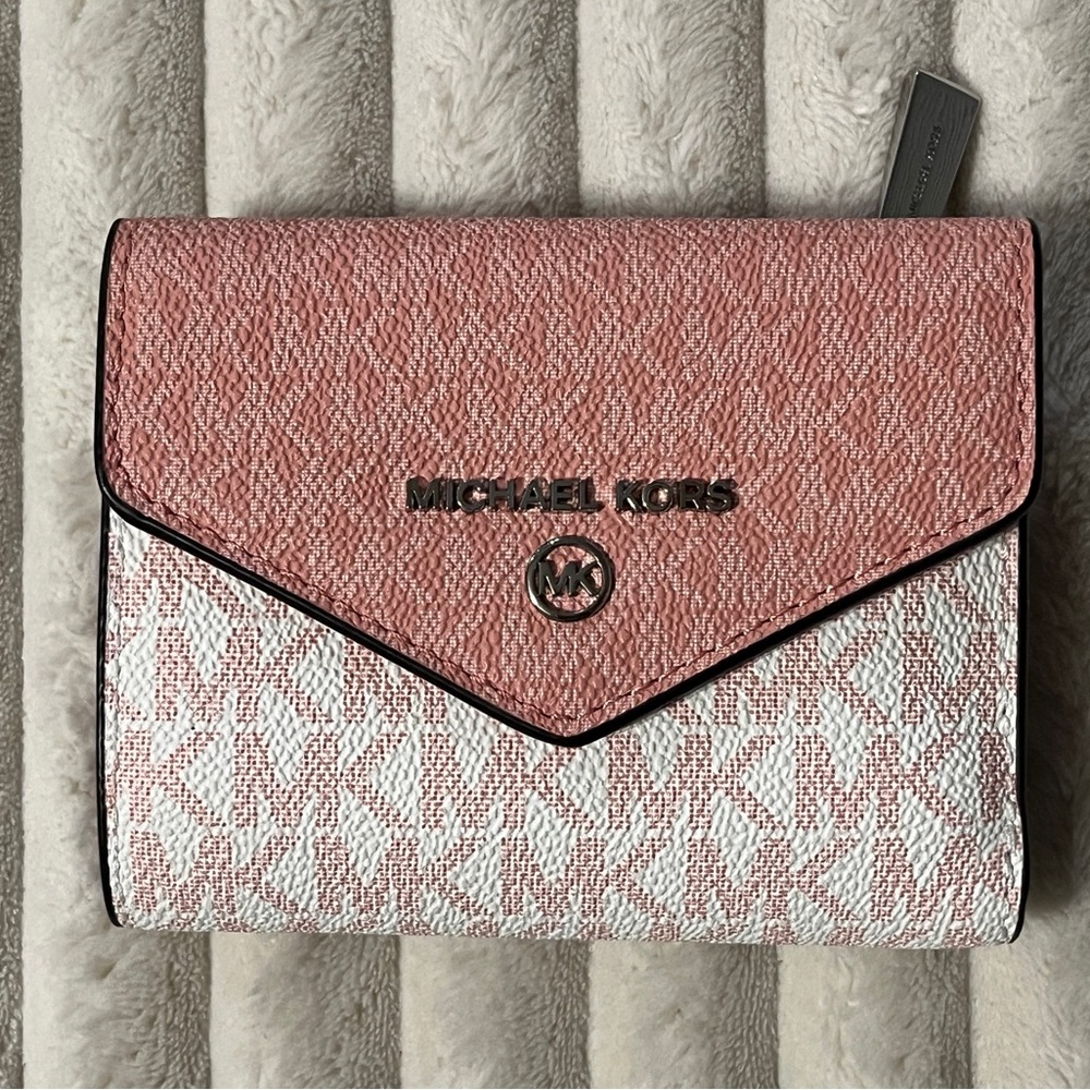 Michael Kors Pink &White Jet Set Charm Wallet